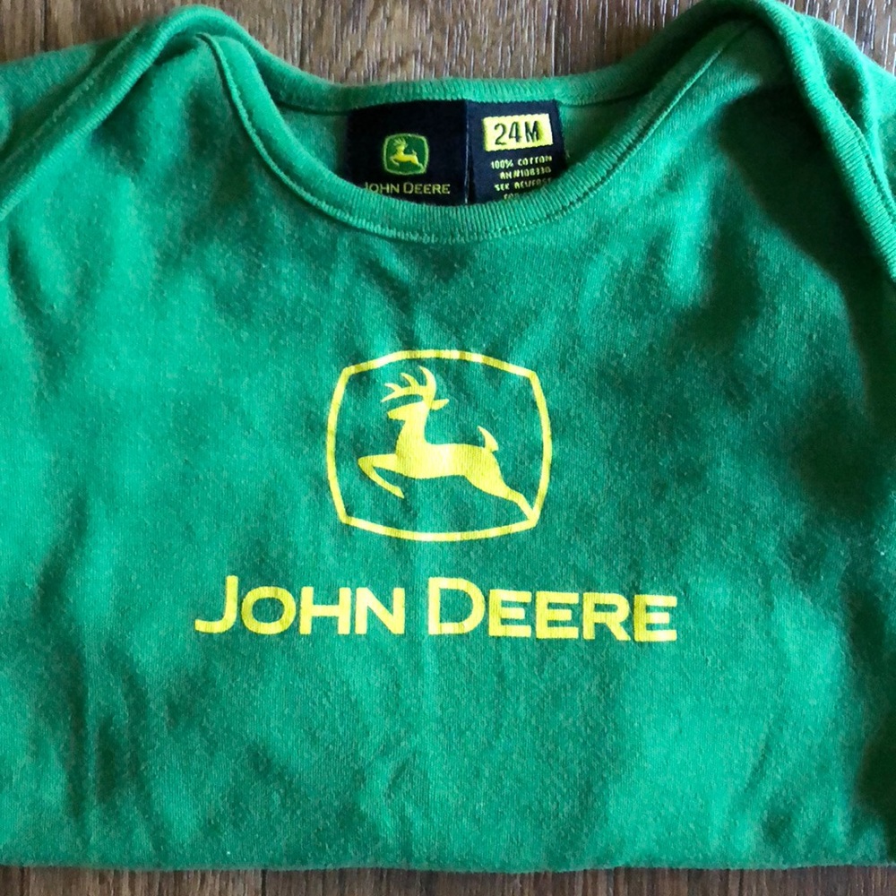 JOHN DEERE LONG SLEEVE ONESIE. Sz.24mos! EUC❤️